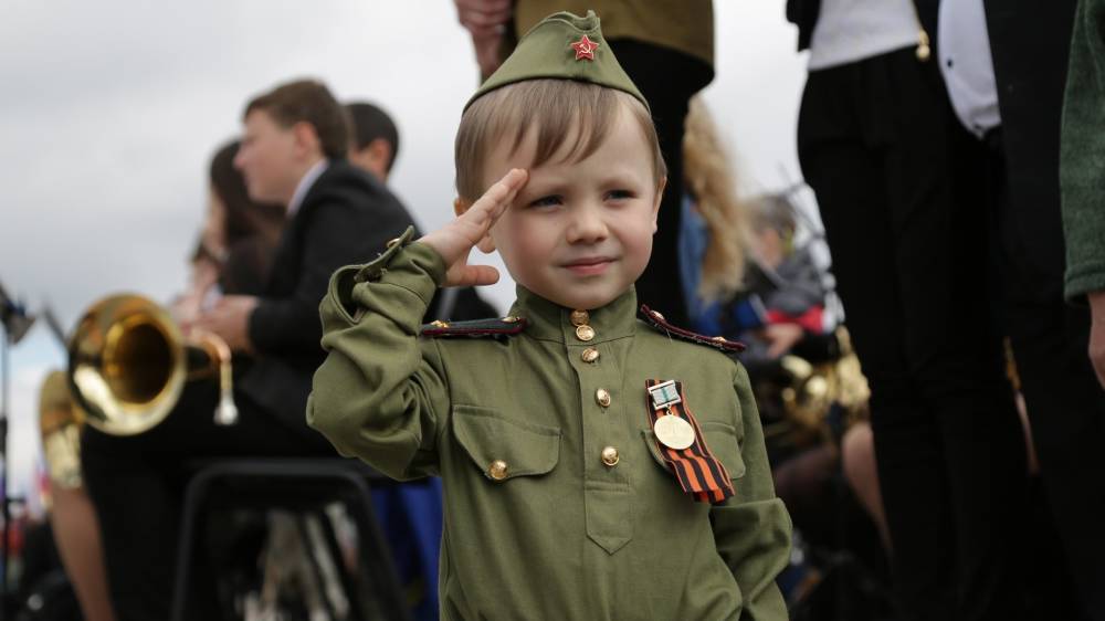В Тверской области психолог объяснила, как смотреть на участие малышей в параде Победы